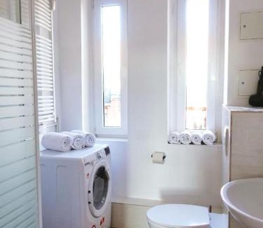 Bahnhofsviertel Apartamento | Modern 2BR apartment with 55" Smart TV & DeLonghi coffee machine