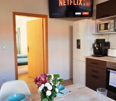 Bahnhofsviertel Apartamento | Modern 2BR apartment with 55" Smart TV & DeLonghi coffee machine