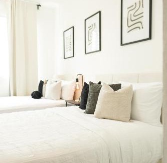 Gobernador Pinero Apartamento | Modern 2BR Apt in San Juan City, Concert Stays
