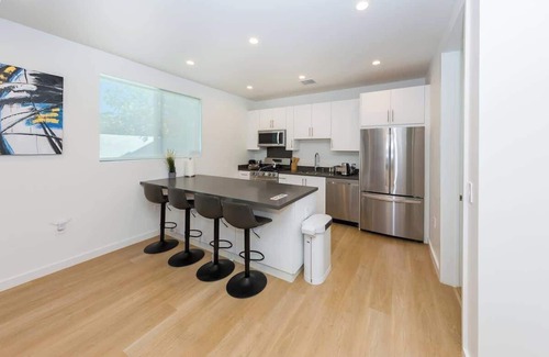 Mid City Casa | Modern 2BR Back House w/ TVs & Full Kitchen