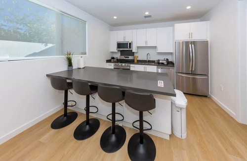 Mid City Casa | Modern 2BR Back House w/ TVs & Full Kitchen
