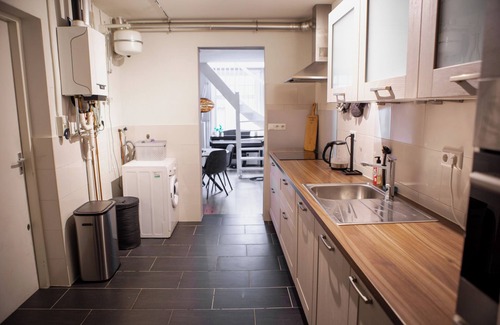 De Weteringschans Condominio | Modern 2BR City Condo Design-Driven & Central