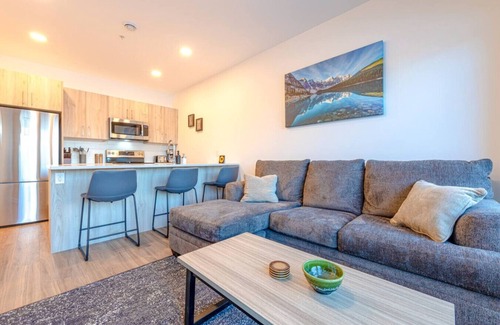 Golden Condominio | Modern 2BR Condo w/ Mts. View