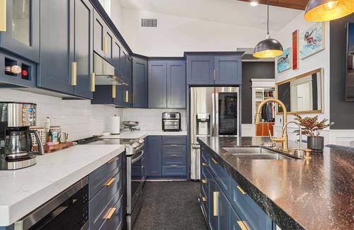 Northgate Cabaña | Modern 2BR Cottage