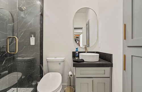 Northgate Cabaña | Modern 2BR Cottage