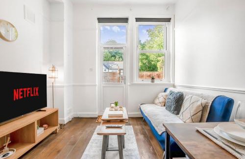 Croham Apartamento | Modern 2BR Flat-Terrace-Free Parking-Rail Station