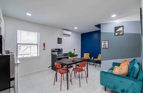Greater East End Apartamento | Modern 2BR Houston Stay | Central & Cozy