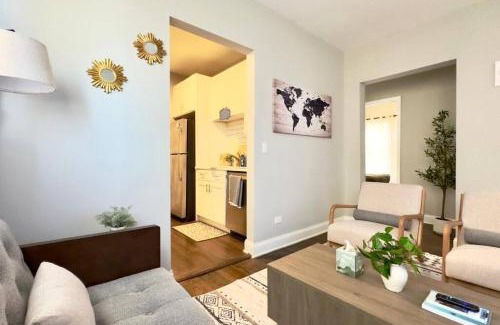 Albany Park Apartamento | Modern 2BR, Ideal Location Near Local Spots