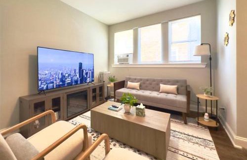Albany Park Apartamento | Modern 2BR, Ideal Location Near Local Spots