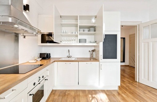 Gare Apartamento | Modern 2BR in Gare: Wi-Fi, Kitchen, Washer/Dryer