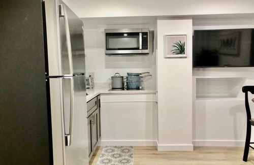 Ashland Casa | Modern 2BR In-Law AC Unit w/ Covered Patio