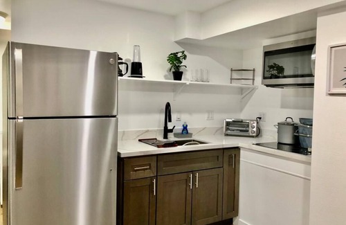 Ashland Casa | Modern 2BR In-Law AC Unit w/ Covered Patio