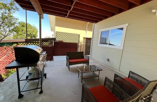 Ashland Casa | Modern 2BR In-Law AC Unit w/ Covered Patio