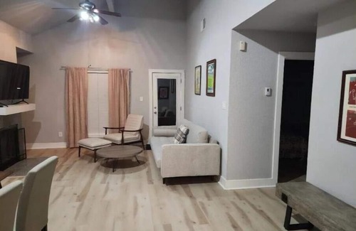 Windsor Park Casa | Modern 2BR Near Central Austin