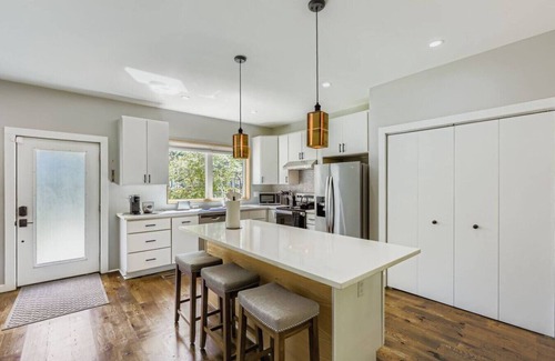 Durham Apartamento | Modern 2BR near Tobacco Trail w/rooftop deck