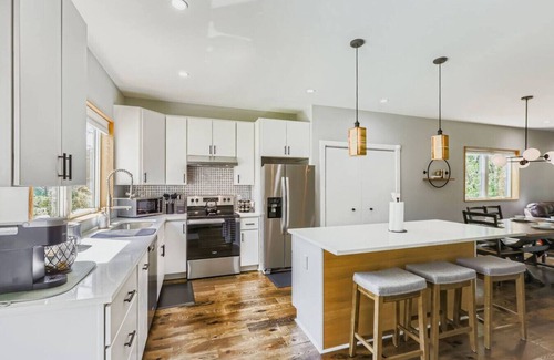 Durham Apartamento | Modern 2BR near Tobacco Trail w/rooftop deck
