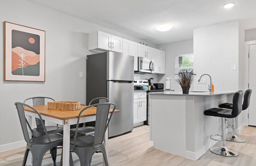 Hyde Park Apartamento | Modern 2BR Near UT | Hyde Park | Evonify 5527