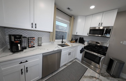 Oak Lawn Casa | Elegant and Cozy 2 Bedroom Recently Renovated Home