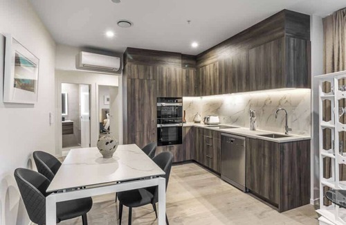 Parnell Apartamento | Bright 2BR Penthouse| Family Friendly | Near Arena