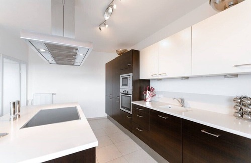 Sandweiler Apartamento | Modern 2BR Retreat: Nature, Smart TV, Pet-Friendly