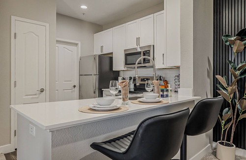 McDowell Mountain Apartments Apartamento | Modern 2BR Retreat Pool Gym Free Parking