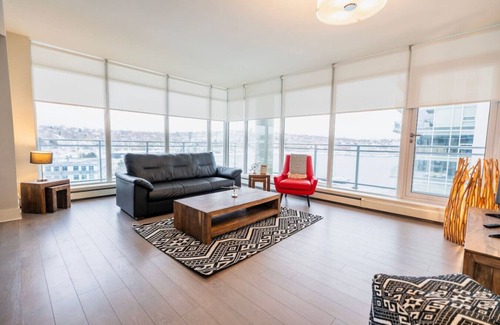Downtown Apartamento | Modern 2BR Retreat with Balcony – Dartmouth Views