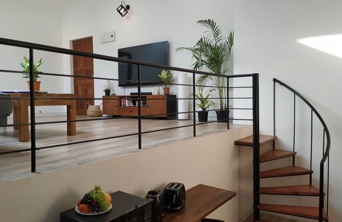 Vagator Apartamento | Modern 2BR Skylit Penthouse w/ Open Pvt Terrace. 7 mins walk to Vagator Beach