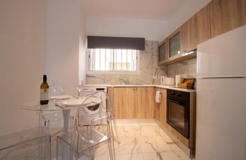 Oroklini Apartamento | Modern 2BR Steps from Beach