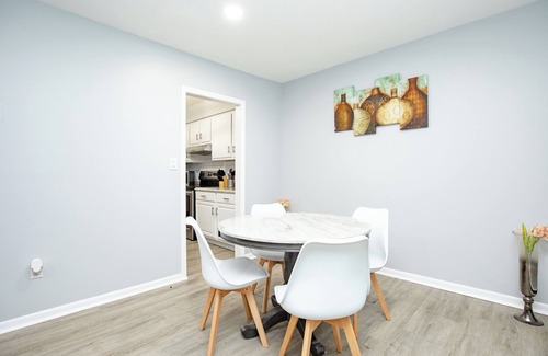 East Orange Casa | Modern 2BR, Unit 1, Yard, Laundry, Smart TV