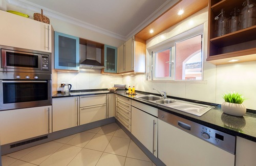 Vilamoura Apartamento | Modern 2BR w/ Pool – Central Vilamoura