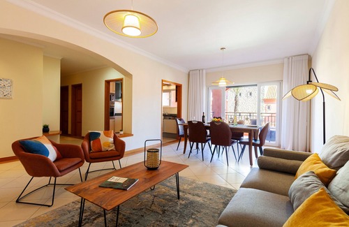 Vilamoura Apartamento | Modern 2BR w/ Pool – Central Vilamoura