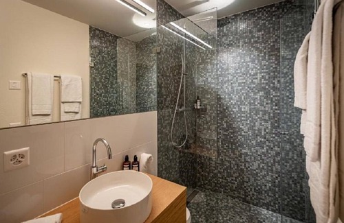 Flims Apartamento | Modern 3.5 room apartment right on the ski and bike slopes