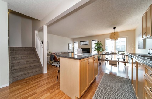 West Edmonton Casa | Modern 3-Bdrm Retreat, WiFi, Steps from WEM