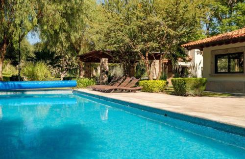 San Miguel de Allende Apartamento | Modern 3-bedroom and peaceful getaway in San Miguel de Allende by VIATO