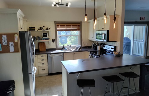 The Blue Mountains Condominio | Modern 3 Bedroom, 2 Bath Condo w/ pool near village