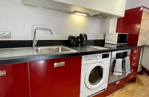 The Westside Apartamento | Modern 3-Bed Flat in City Centre, Sleeps 8