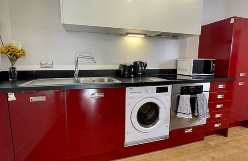 The Westside Apartamento | Modern 3-Bed Flat in City Centre, Sleeps 8