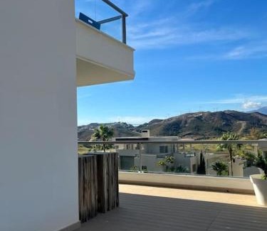 Benahavis Apartamento | Modern 3 bed with pool