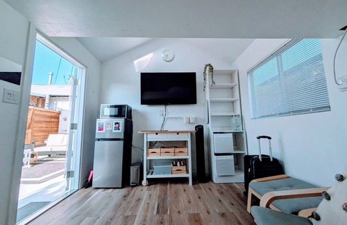 Torrance Casa | Modern 3 bedroom + ADU, jacuzzi, backyard, office