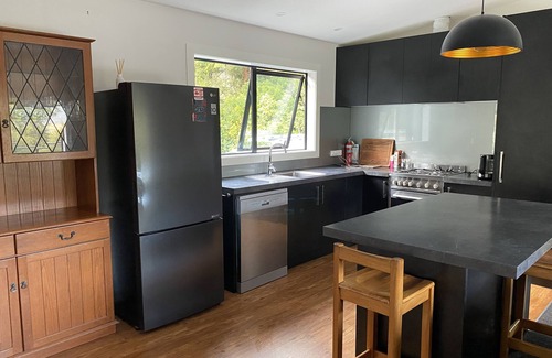 Waitaria Bay Casa | Modern 3 bedroom bach in Kenepuru Sound