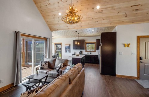 Wears Valley Cabina | Modern 3 Bedroom Cabin with Mountain Views!
