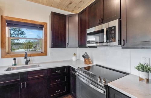 Wears Valley Cabina | Modern 3 Bedroom Cabin with Mountain Views!