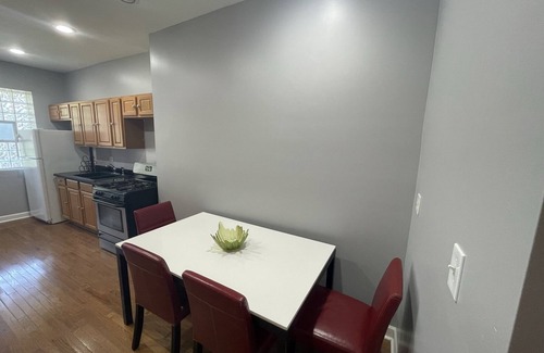 Grand Boulevard Condominio | Modern 3-Bedroom Condo with Artistic Flair in Historic Bronzeville