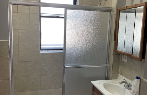 Grand Boulevard Condominio | Modern 3-Bedroom Condo with Artistic Flair in Historic Bronzeville