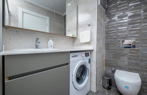 Cihangir Apartamento | Modern 3-Bedroom Duplex with Two Balconies, 2BA