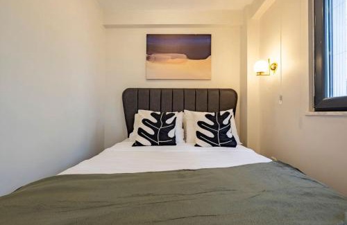 Cihangir Apartamento | Modern 3-Bedroom Duplex with Two Balconies, 2BA