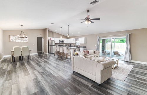Lakeland Casa | Modern 3-Bedroom Family Retreat w/ Pool in South Lakeland