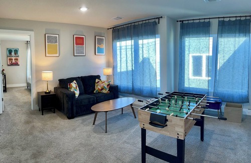 Terrell Heights Casa | Modern 3-bedroom House Features 3 Ensuite Baths, Close to Alamo Heights