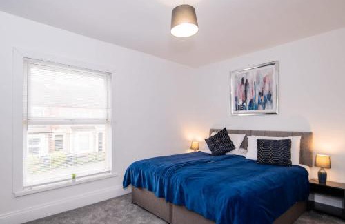Rugby Casa | Modern 3 Bedroom Home in Central Rugby w Parking