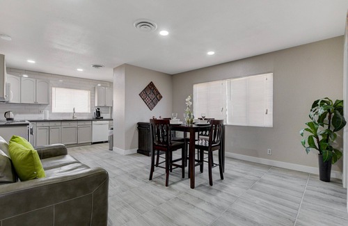 Sunrise Manor Casa | Modern 3 Bedroom Home with Pac-Man Arcade Fun!